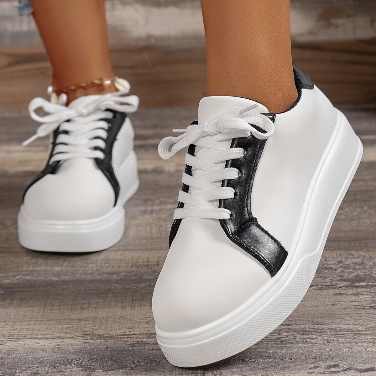 Shirley – Retro Women's Lace-Up Sneakers