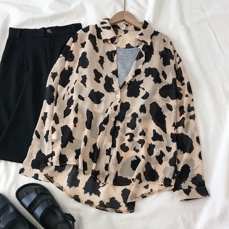 Conrad – Simple Hong Kong Style Shirt with Leopard Print