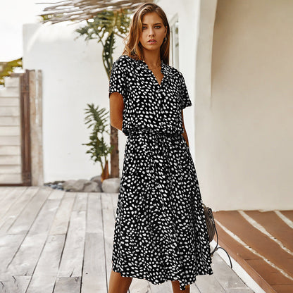 Alison – Short Dress with Wave Dot Pattern and Collar