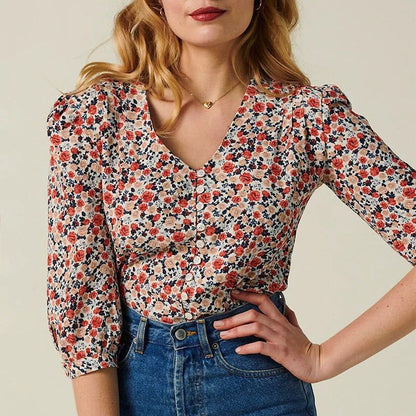 Tamara – Short-Sleeve Blouse with Button Floral Pattern