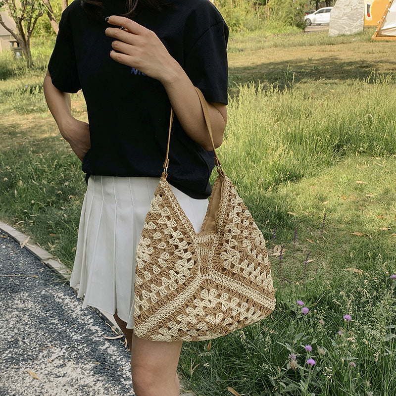 Joanne – Handmade Straw Bag with Contrasting Colors