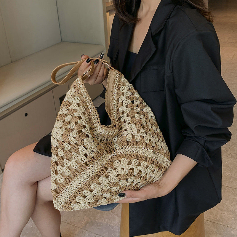 Joanne – Handmade Straw Bag with Contrasting Colors