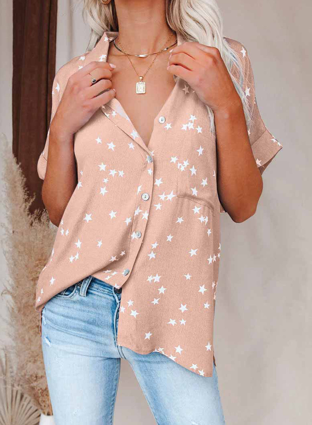 Heather – Short T-Shirt with Star Pattern and V-Neck