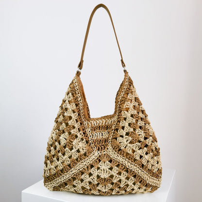 Joanne – Handmade Straw Bag with Contrasting Colors