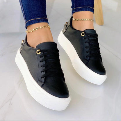 Mandy – Flat Sneakers with Chain Detail