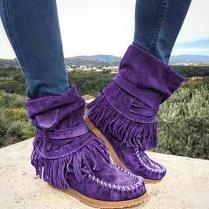 Victoria – Fashionable Women's Boots with Fringe and Buckle