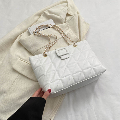 Amanda – Trendy Shoulder Bag with Quilted Pattern and Chain