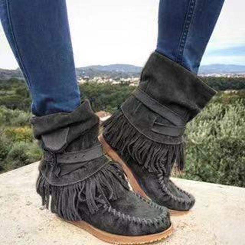 Victoria – Fashionable Women's Boots with Fringe and Buckle