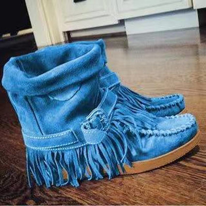 Victoria – Fashionable Women's Boots with Fringe and Buckle