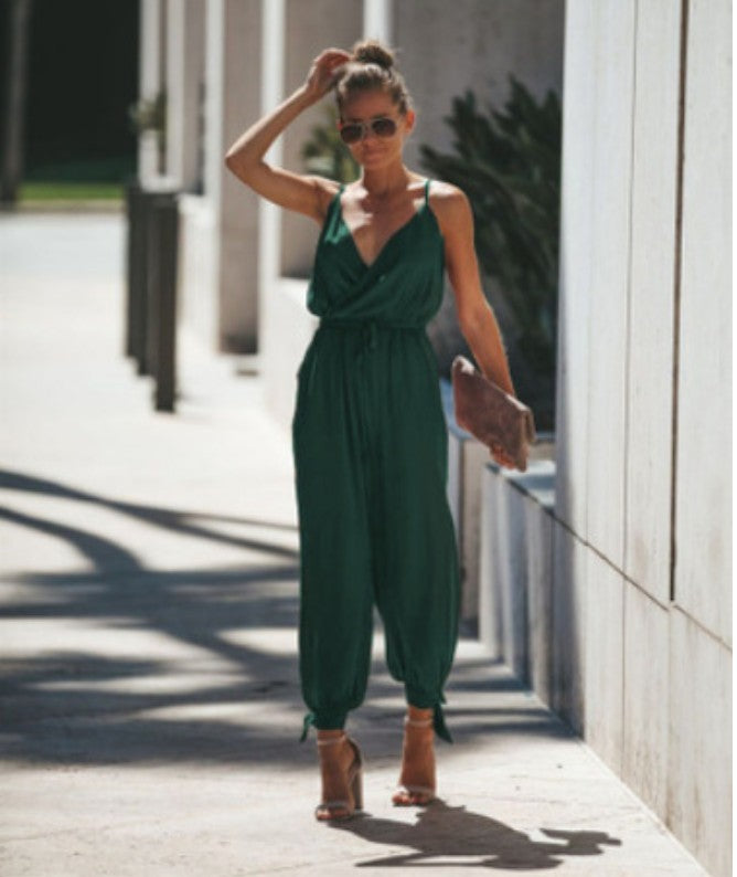 Caroline – Backless Jumpsuit with Pockets and V-Neck