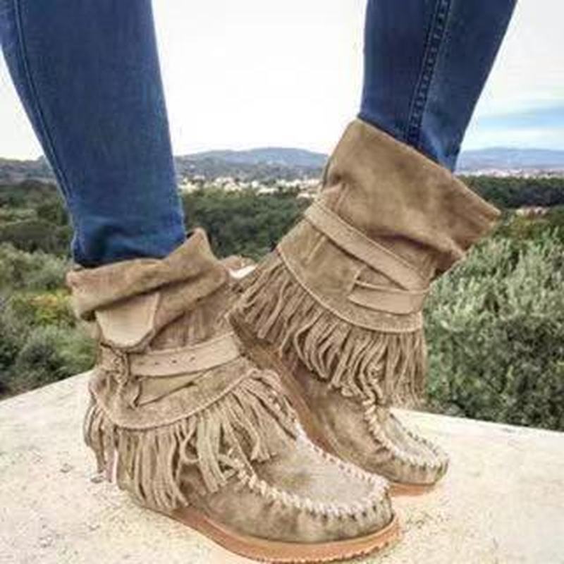 Victoria – Fashionable Women's Boots with Fringe and Buckle