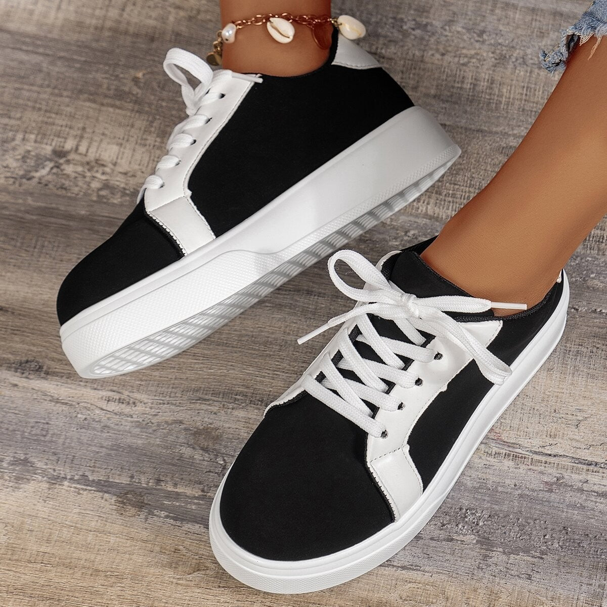 Shirley – Retro Women's Lace-Up Sneakers